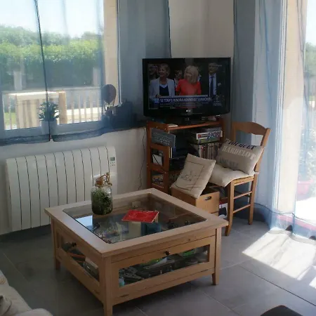 Wonderful Holiday Home In Audinghen With Garden Exterior foto